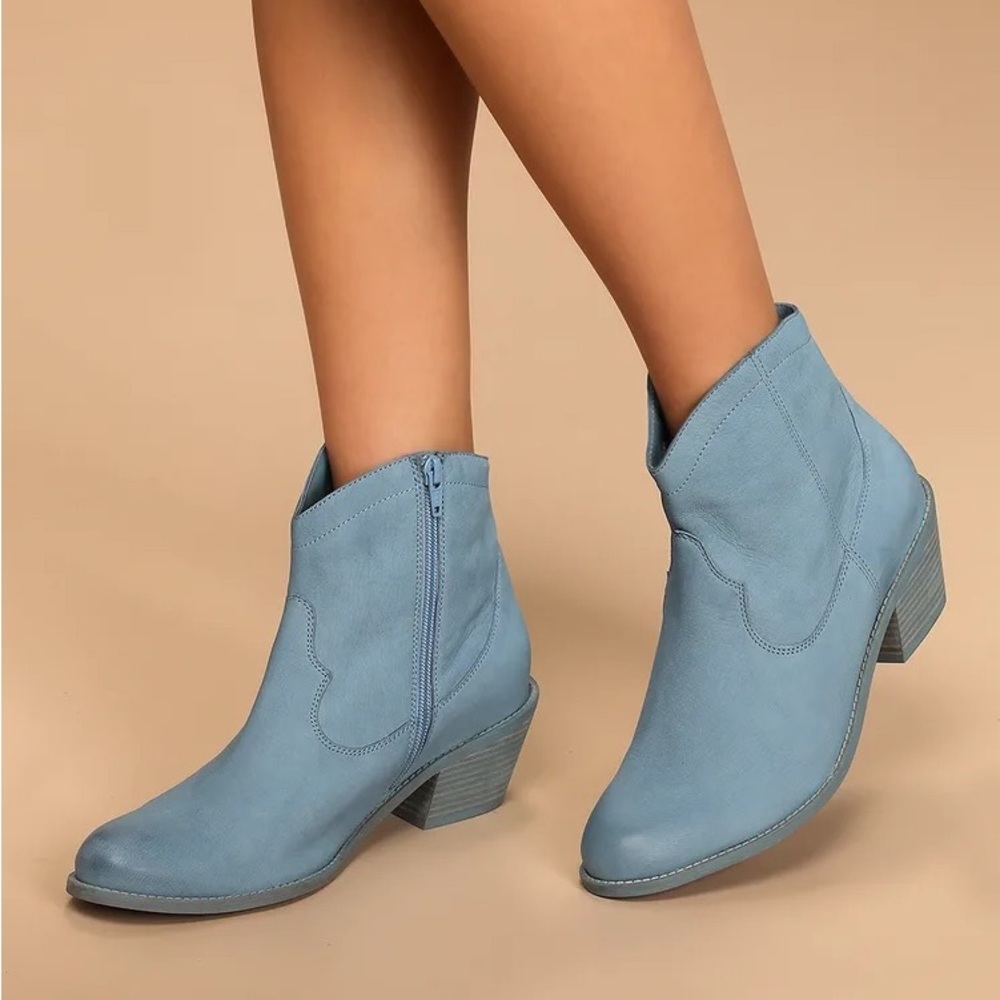 Seychelles Under the Stars Western Bootie in Sky Blue Size 6.5